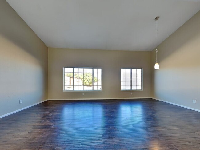 Foto del edificio - 3151 Tourmaline Ln