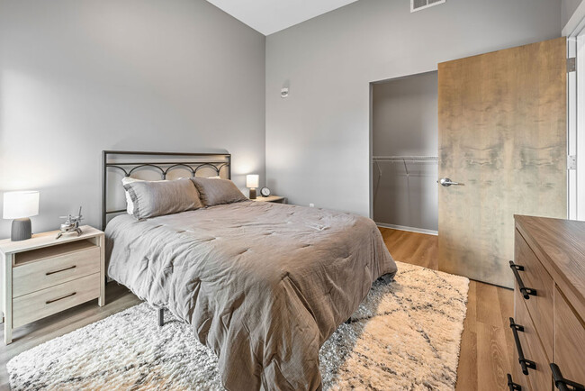 B1 - 2 Bed / 1 Bath (TYPE A) - 873SF (Furnished) - North Side Yard