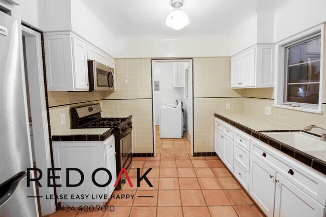 Building Photo - ~2 Weeks FREE~ Phenomenal Three Bedroom wi...