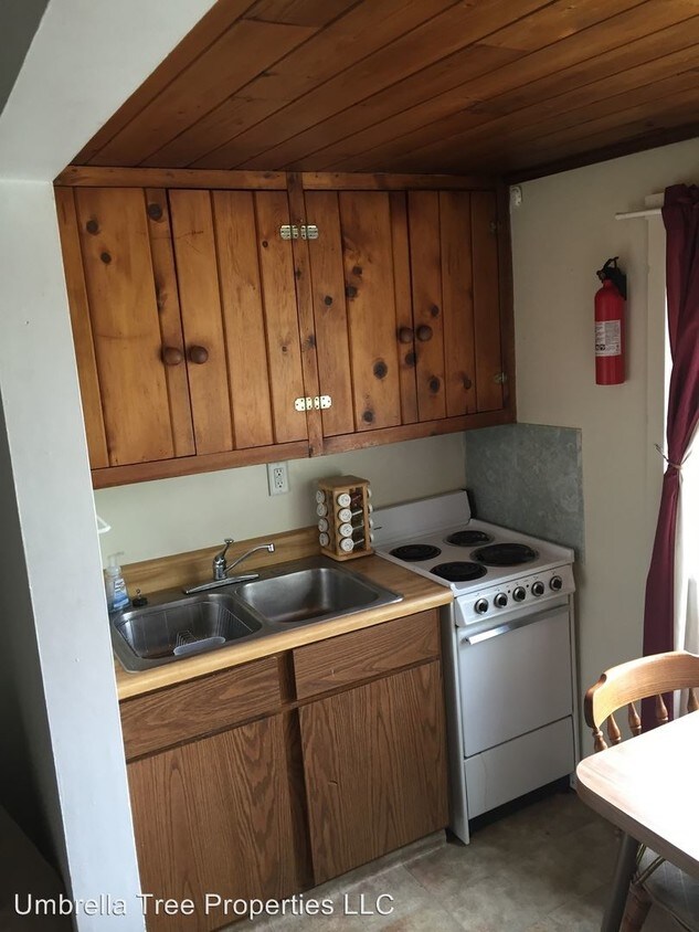 49170 Dunstan St, Hancock, MI 49930 Condo for Rent in Hancock, MI