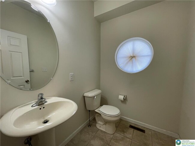 Building Photo - 637 Mulberry Dr