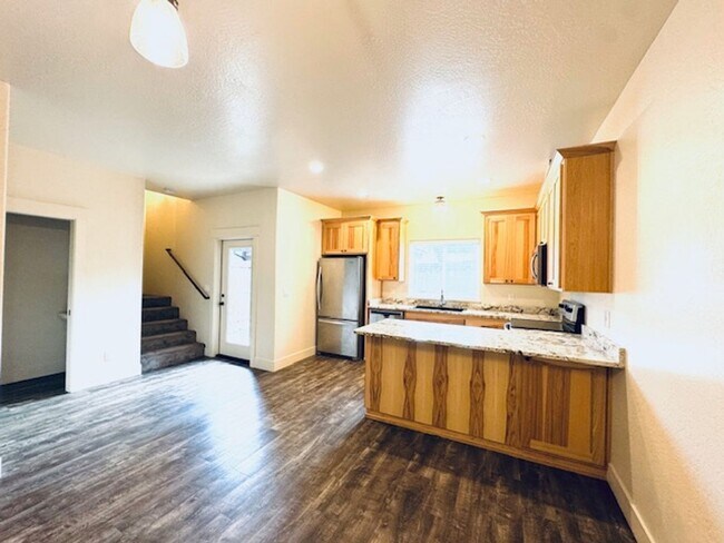 Building Photo - BM2613