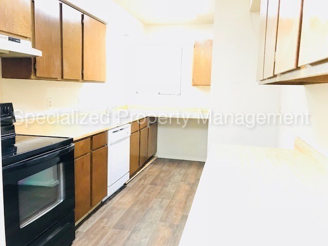 Foto del edificio - 2411 Windy Pine Ln