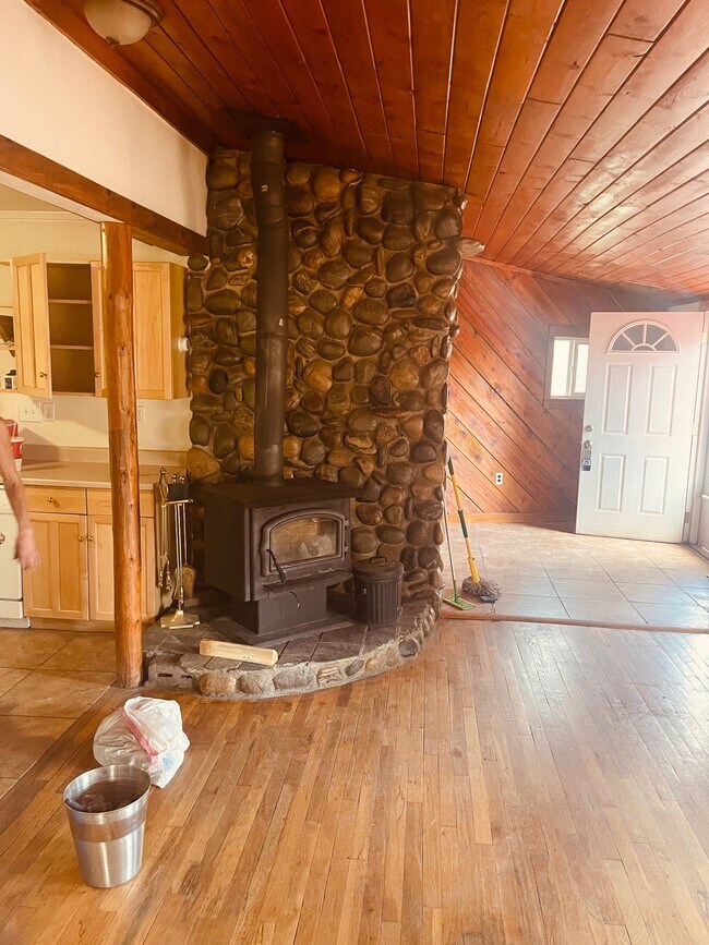 Building Photo - 15172 S Elk Creek Rd