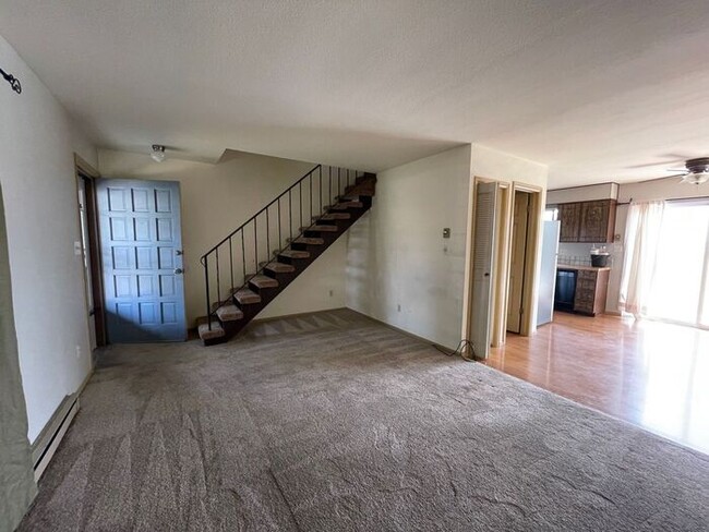Building Photo - Nice 2 Story Townhome with Garage