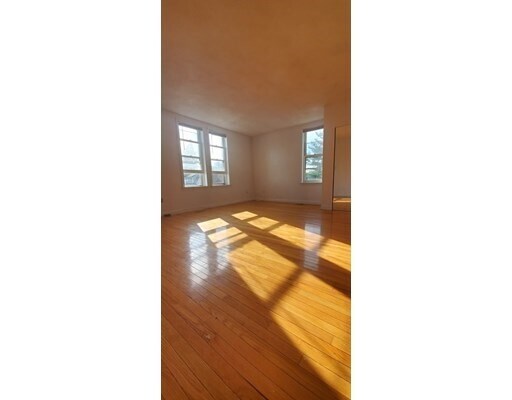 Primary Photo - 40 Oakwood St