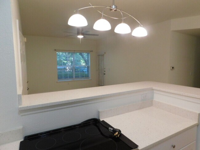 Foto del edificio - Mid Island condo for rent