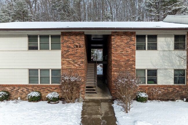 Building Photo - Pine Ridge Apartments