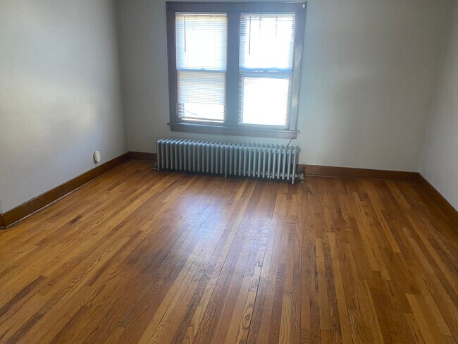Foto del edificio - 2406 Watson Blvd
