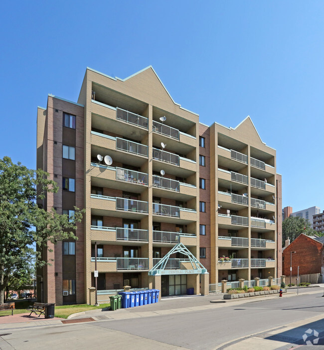 Building Photo - Central Place