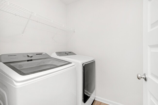 Building Photo - 5277 Peach Dr