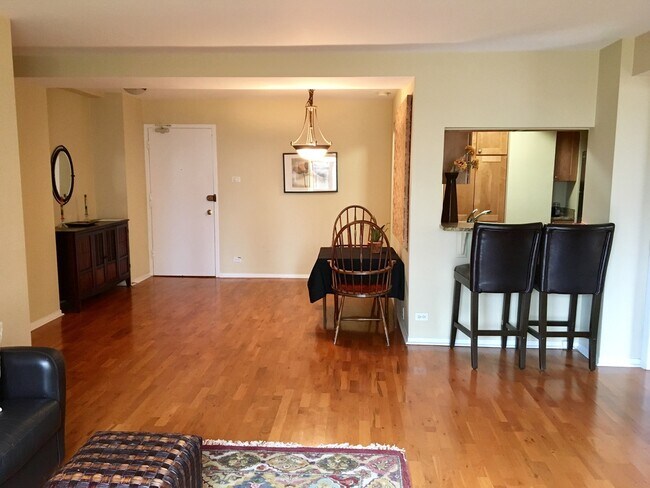 Foto del edificio - 2909 N Sheridan Rd
