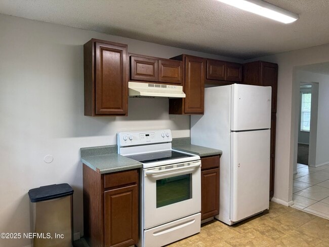 Building Photo - 2650 Sunrise Village Dr