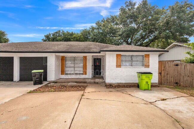 Building Photo - 2107 Lamar Dr