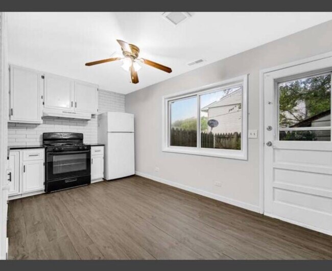 Foto del edificio - 1765 Short Ave