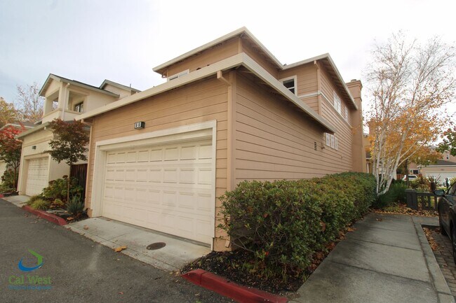 Foto del edificio - $5,995.00 - Gorgeous 2 Story 3 Bedroom 2.5 Bath Home steps away from Downtown Mountain View and C...