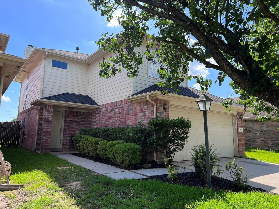 Foto principal - 18335 Westlock St