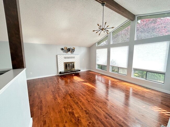 Building Photo - Spacious West Hill Gem – 4 Bed, 3 Bath wit...