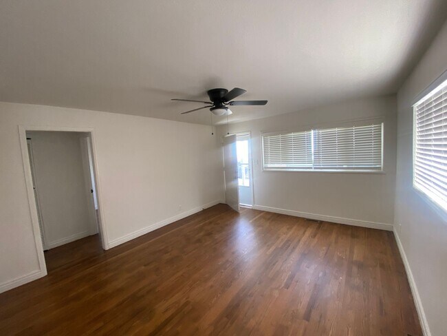 Building Photo - Spacious 2 Bedroom, 1 Bathroom Duplex with Private Backyard!