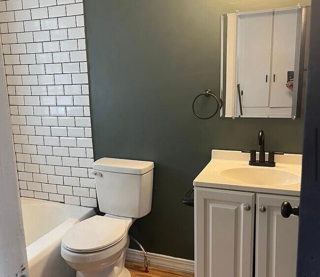 Foto del edificio - 2403 E Bayley St