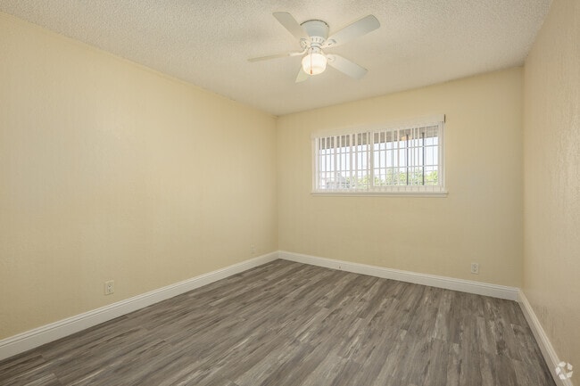 1BR, 1BA - 525SF - Bedroom - Skyview Villa & Somerset Apartments