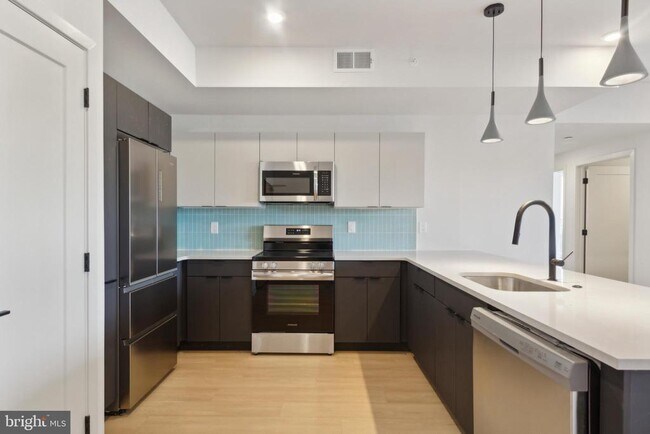 Building Photo - 1775 N American St