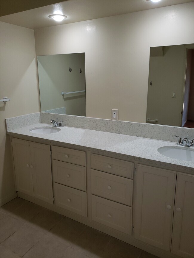 Foto del edificio - 1233 W 164th St