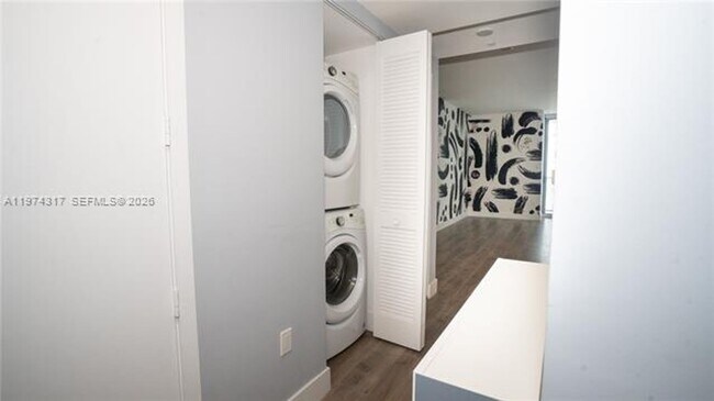 Building Photo - 488 NE 18th St