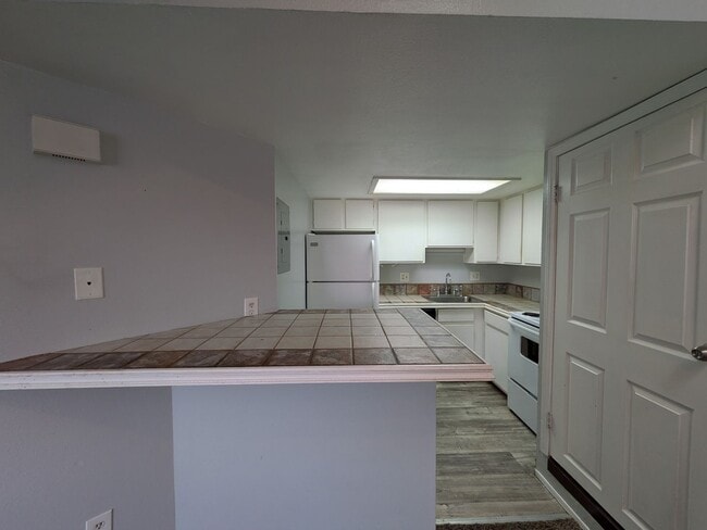 Foto del edificio - 1 bed, 1 bath Natural Light w/Skylight!  **Move-In Special**