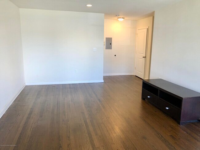 Foto del edificio - 320 8th Ave