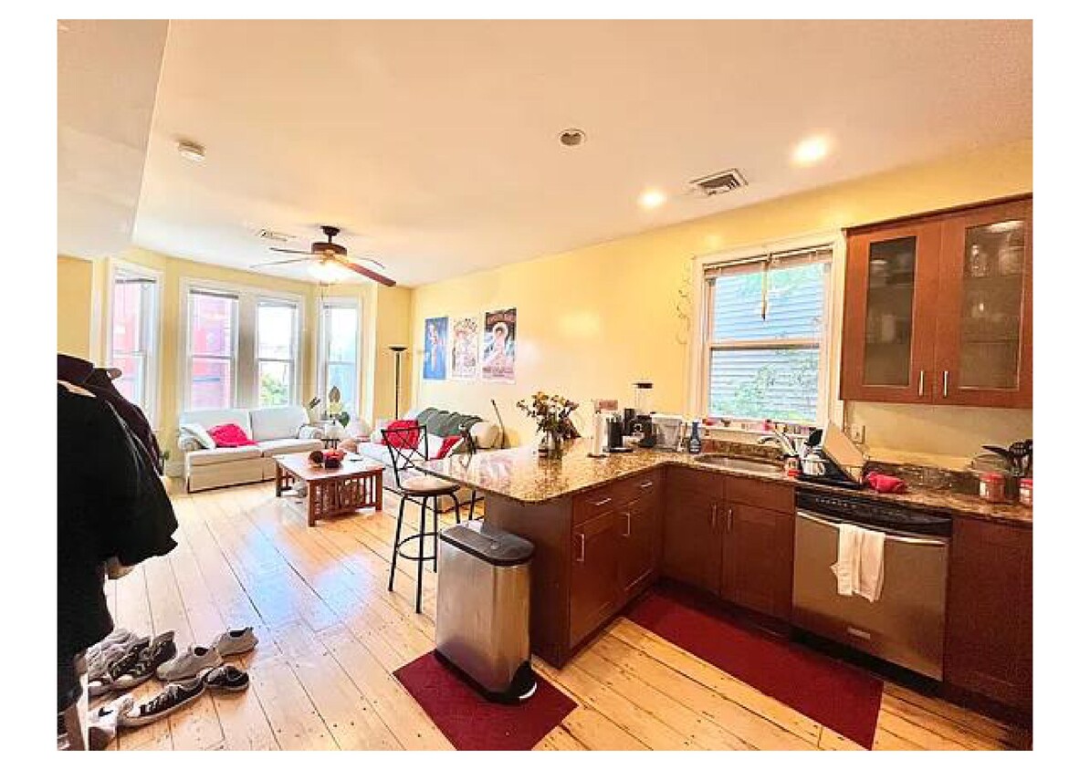 Foto principal - 731 Parker St
