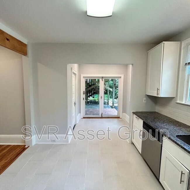 Foto del edificio - 1758 Greenwood Ave