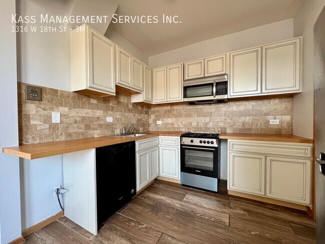 Foto del edificio - 1316 W 18th St