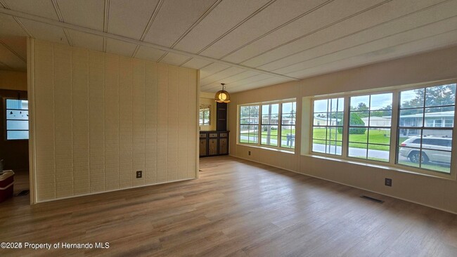Foto del edificio - 7393 Fairlane Ave