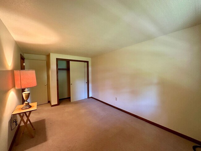 Building Photo - 2 br, 1 bath House - 56 A Stillwater Rd.