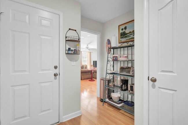 Foto del edificio - 1428 Bloomingdale Ln