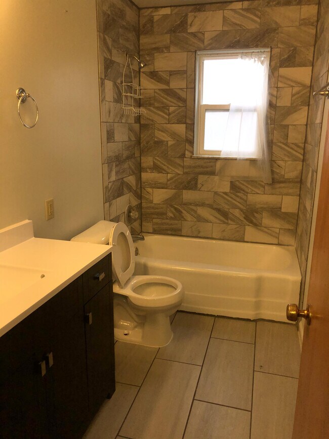 Building Photo - 4835 N Bolton Ave