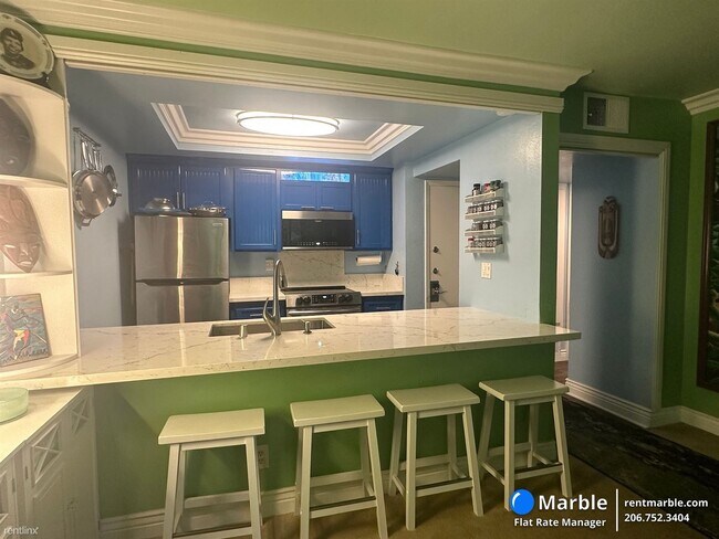 Building Photo - 1 br, 1 bath Condo - 10737 San Diego Missi...
