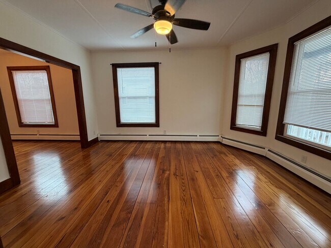 Foto del edificio - NOW AVAILABLE - Single Family Home in North Adams