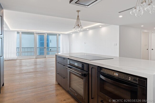 Building Photo - 4020 Galt Ocean Dr