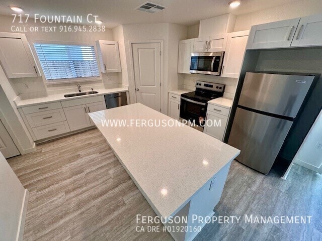 Building Photo - 717 Fountain Ct