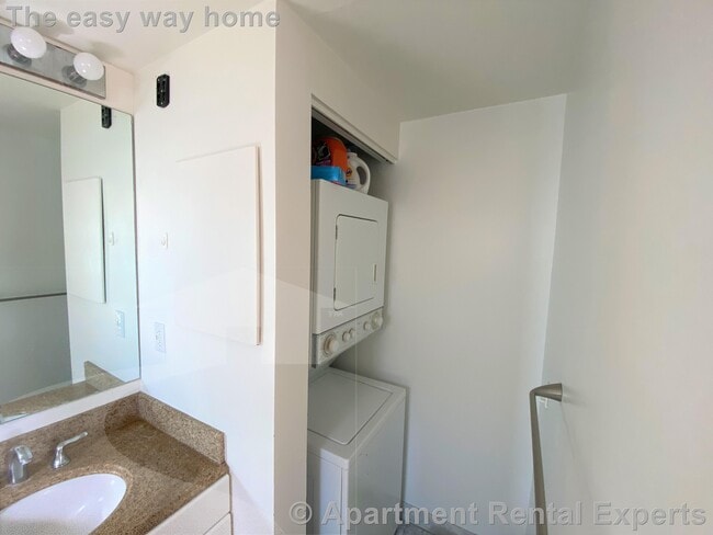 Building Photo - 931 Massachusetts Ave