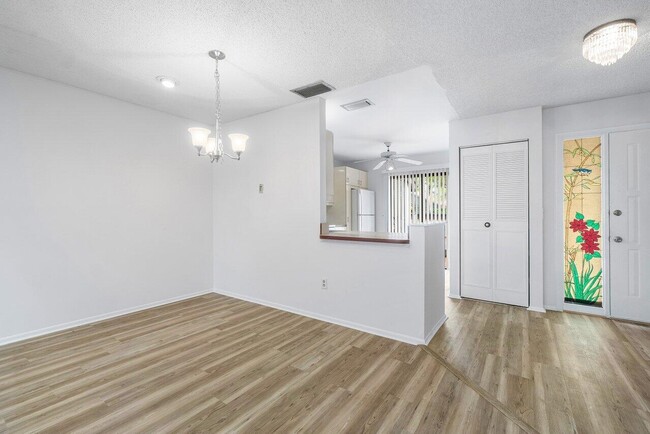 Building Photo - 372 Ottawa Ct