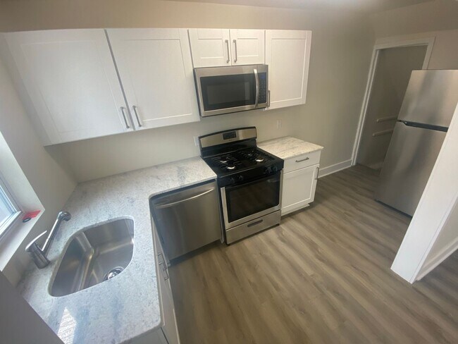 Foto del edificio - Gorgeously Renovated 3 Bedroom Townhome in...