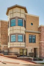 Building Photo - 406 NE 2nd St