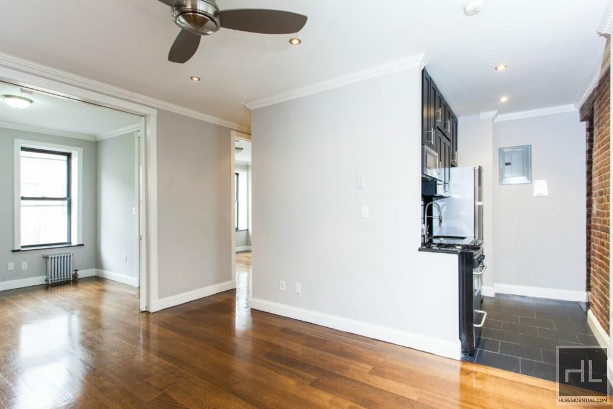 Foto principal - E 100TH ST.