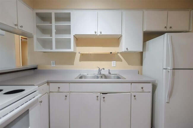 Foto del edificio - 1245 N LBJ Dr