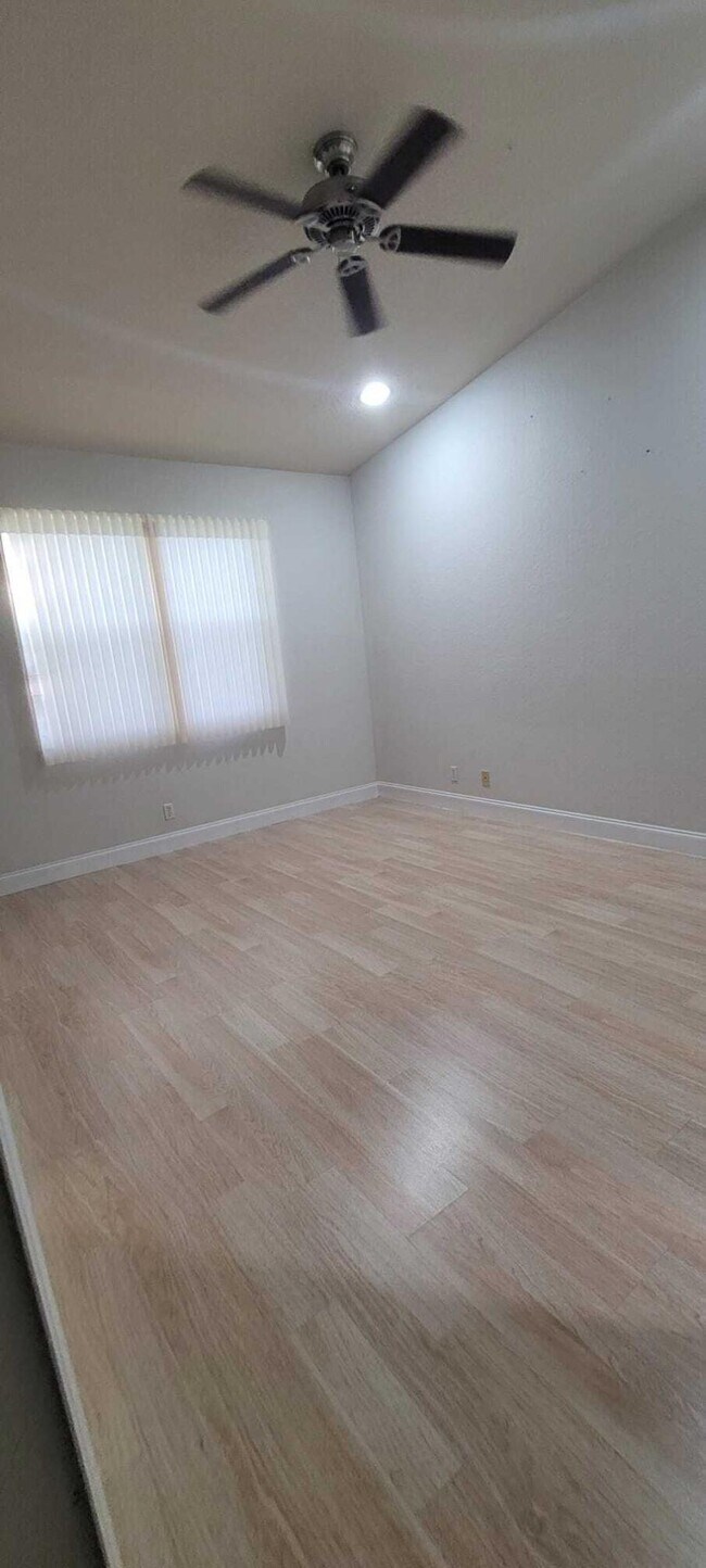 Foto del edificio - 9498 S Military Trl