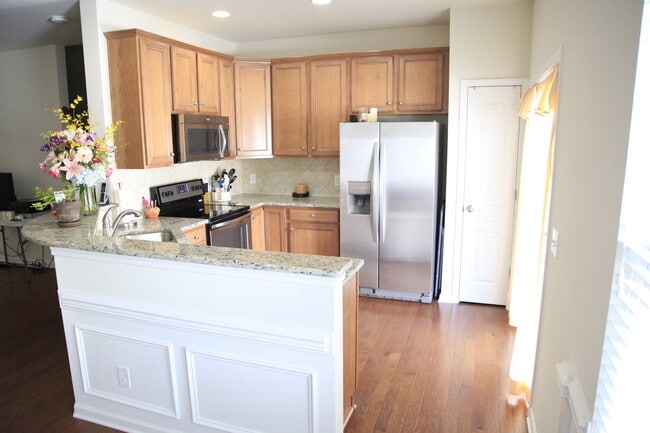 Building Photo - 6441 Silver Star Ln