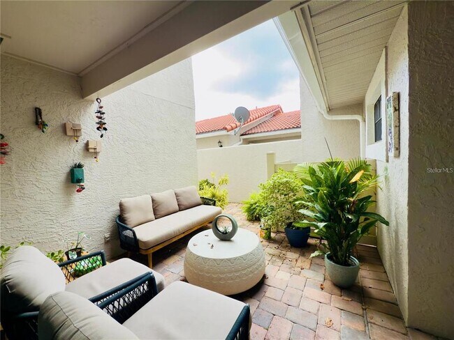 Foto del edificio - 8113 Breeze Cove Ln